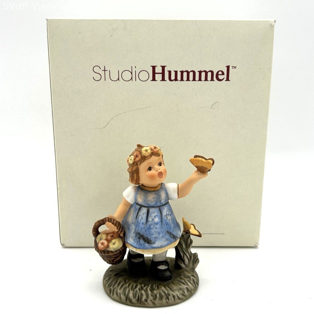 Goebel Berta Hummel Figurine A New Discovery BH 171 Porcelain 2001 With Box